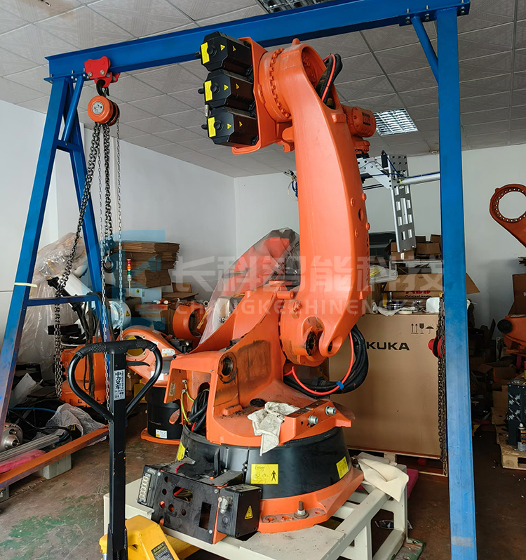 庫卡C2機(jī)器人KR210 R2700拆裝平衡桿 庫卡C2機(jī)器人KR210 R2700拆裝平衡桿